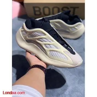 Adidas Yeezy 700 - 2