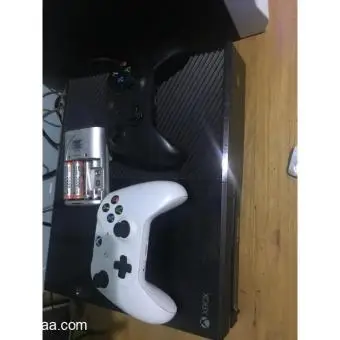 Clean Xbox one for sale at 600k - 4