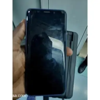 Samsung galaxy s9 with cracks but working well