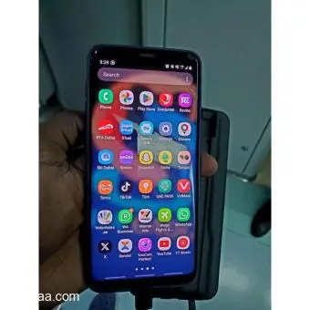 Samsung galaxy s9 with cracks but working well - 2