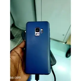 Samsung galaxy s9 with cracks but working well - 3